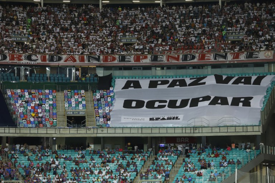 Campanha “Cadeiras Vazias” destaca vítimas da violência no futebol em ato emocionante na Arena Fonte Nova